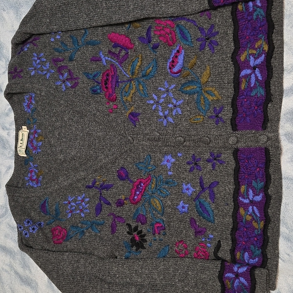 Vintage 1990's L.L. Bean Women's Cardigan Sweater Floral Embroidered 100% Wool.